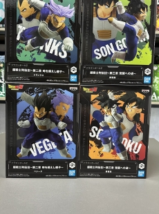 Bộ 4: Goku, Gohan, Vegeta & Trunks mặc áo giáp chiến binh Saiyan